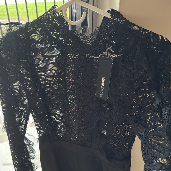 It is a beautiful JUMPSUITS or ROMPERS, perfect for a romantic night, - Picture 2 of 5